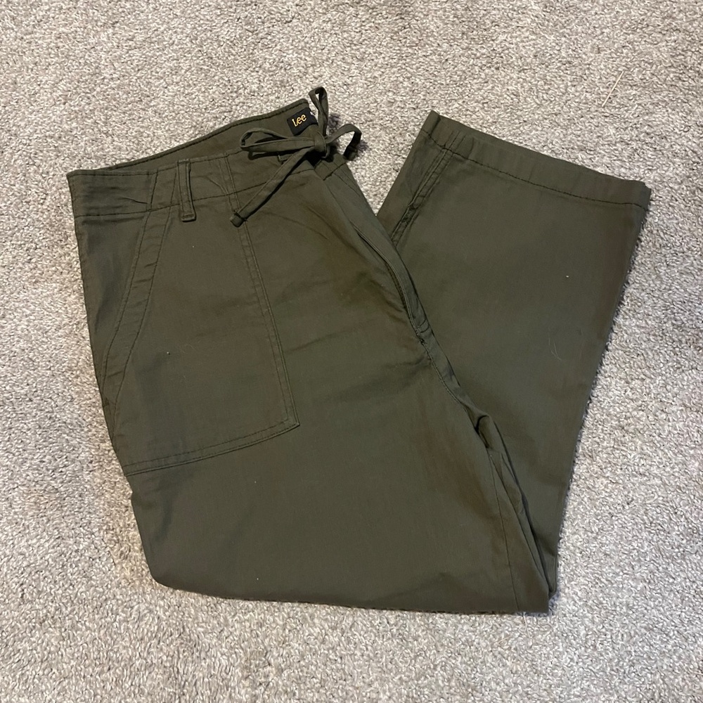 Lee Dark Green Regular Fit Mid Rise Capri Pants Size 18 Medium